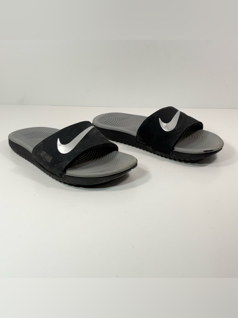 Nike Boys Kawa Slide Sandals Black Size 1Y 819352-009 Nike Swoosh Youth